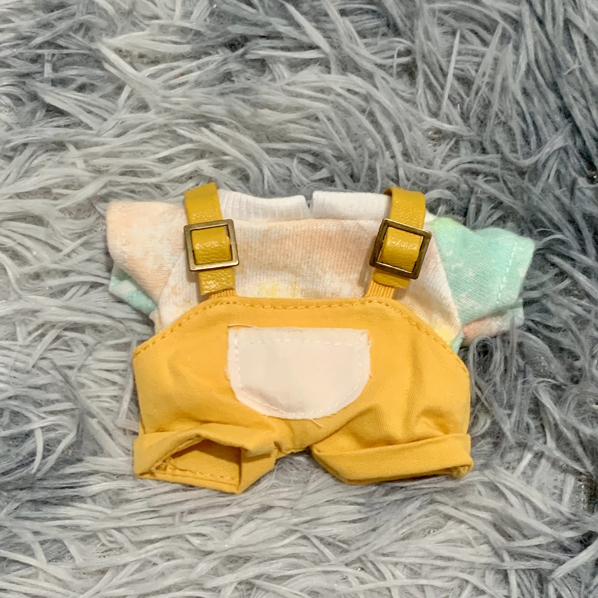 Set yếm vàng