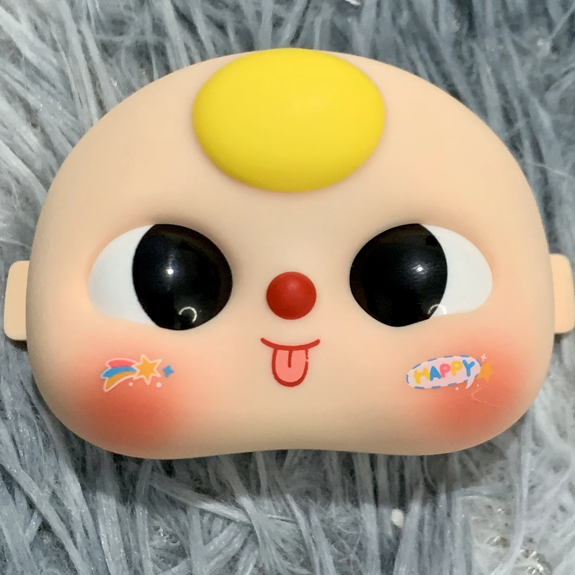 Tóc vàng miệng lè mad happy (Lé ngang)