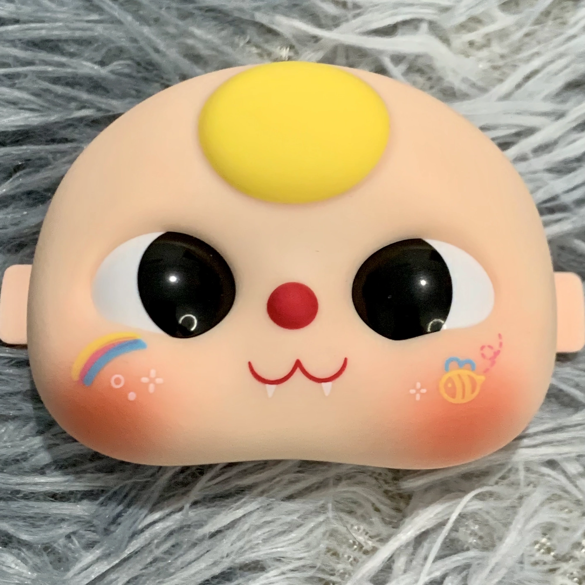 Tóc vàng miệng mèo má con cá (Lé ngang)