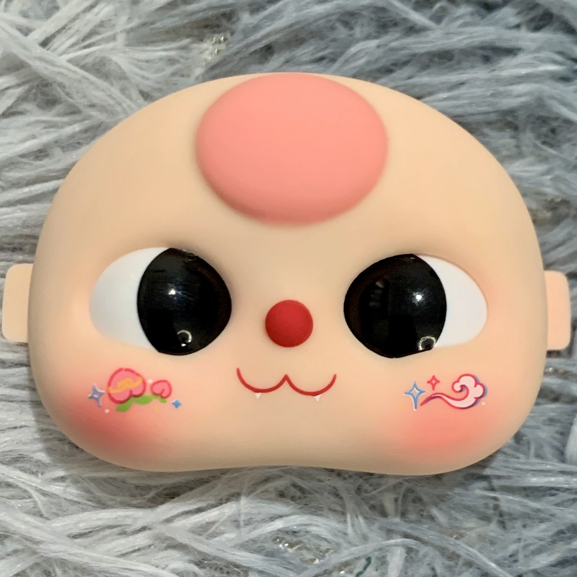 Tóc hồng miệng mèo má đào (Lé ngang)