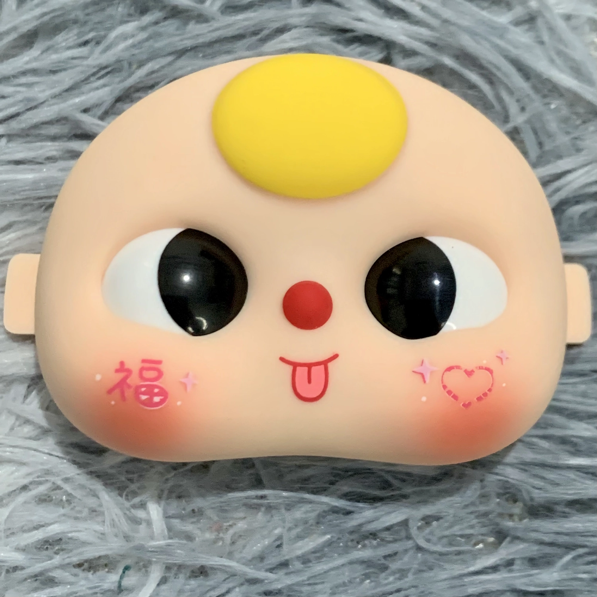 Tóc vàng miệng lè má tết (Lé ngang)